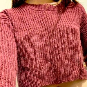 knitted Long sleeve crop top.